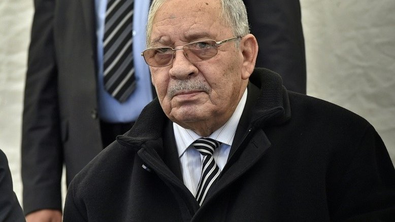 Chefe do Estado-Maior argelino pede que presidente abandone o poder