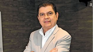 Deputado Mauro Benevides Filho sofre AVC e é internado