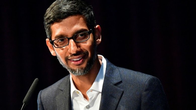 CEO do Google está comprometido com EUA, diz Trump, após acusá-lo de ajudar China