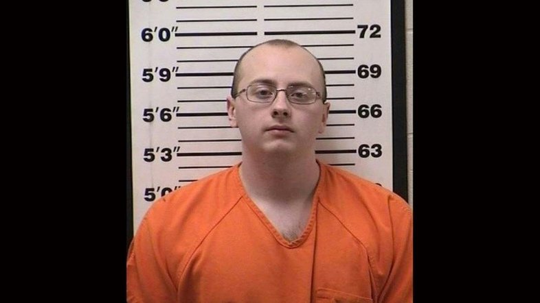 Jovem admite ter sequestrado adolescente e matado seus pais nos EUA