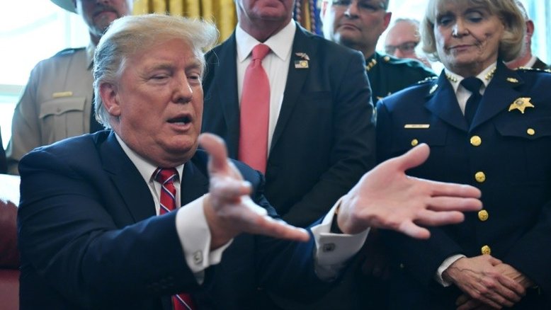 Trump é criticado por silêncio sobre supremacia branca