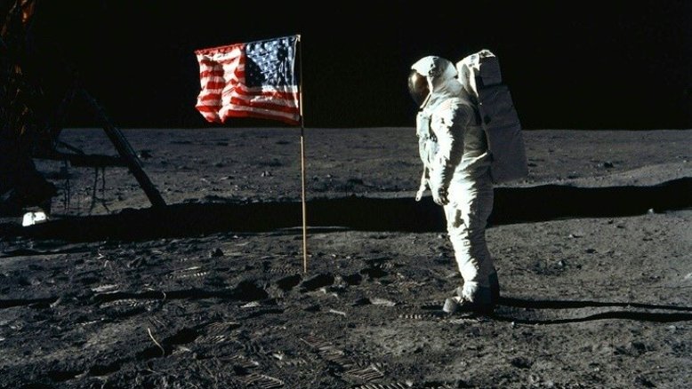 Trump antecipa para 2024 volta de astronautas à Lua