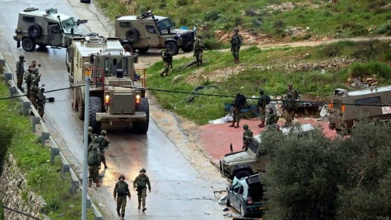 Dois palestinos ferem dois israelenses e são mortos na Cisjordânia