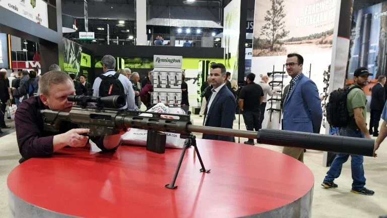 Tribunal admite julgar Remington por publicidade de AR-15 nos EUA
