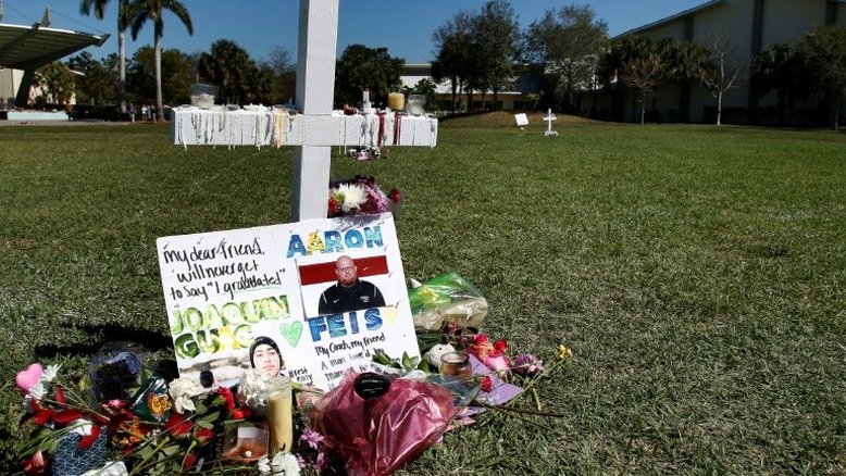 Mais um jovem que escapou do massacre de Parkland se suicida