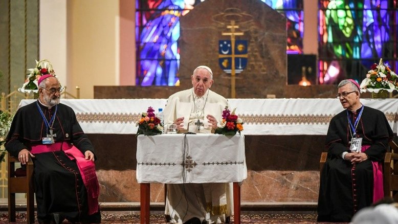 Papa faz alerta contra proselitismo e encerra visita ao Marrocos com missa