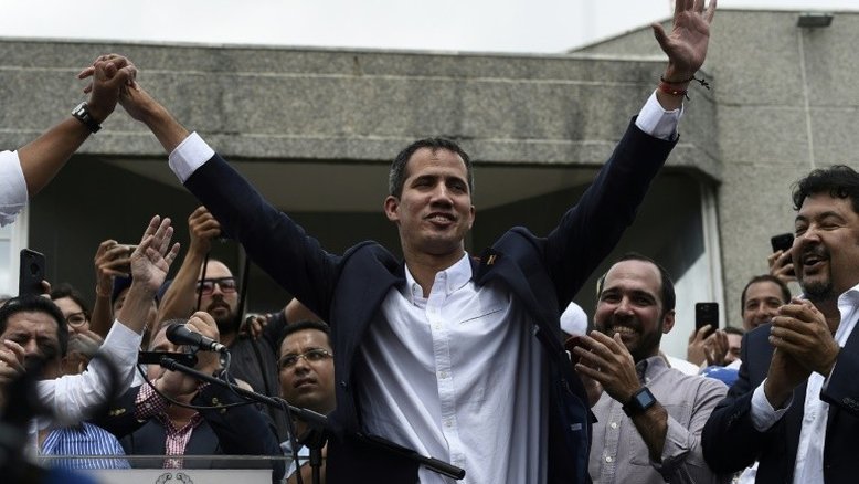 Guaidó convoca atos contra Maduro pelas redes sociais