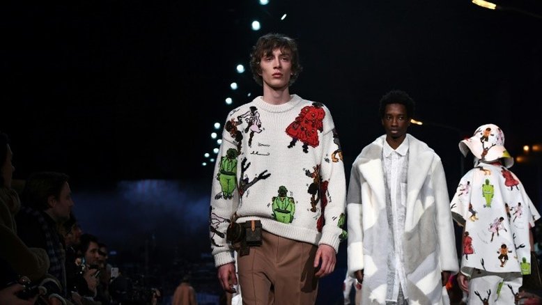 Louis Vuitton apaga referências a Michael Jackson de sua última coleção
