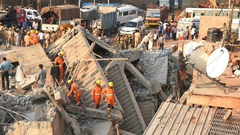 Indiano resgatado depois de passar mais de 60 horas sob os escombros de edifício