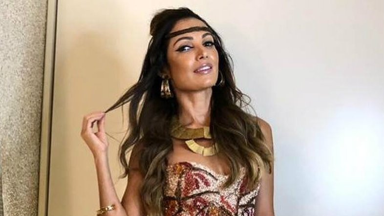 "Maravilhosa", Patrícia Poeta mostra look de fênix para carnaval