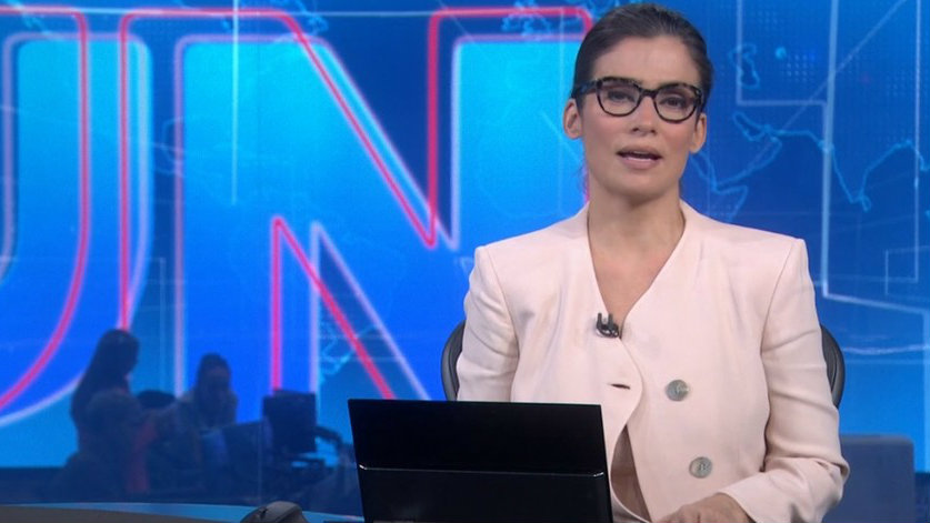 Vaza áudio ao vivo no Jornal Nacional durante fala de Renata Vasconcellos: 'Deu pra ouvir'