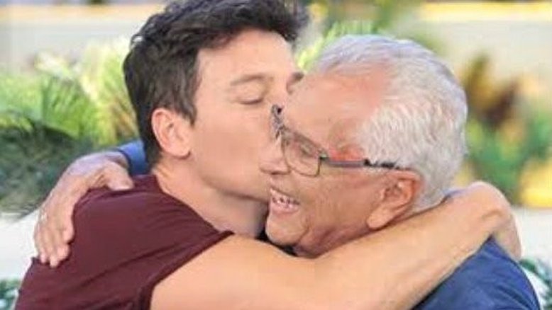 'Um pai que escolhi para amar', declara Rodrigo Faro a Carlos Alberto de Nóbrega