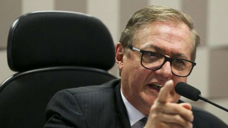 'Ele puxou o tapete', disse Vélez sobre a exoneração do presidente do Inep