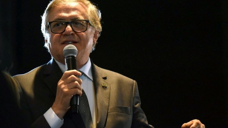 Bolsonaro destitui ministro da Educação, segunda baixa em três meses