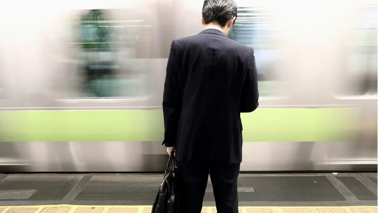 Adultos japoneses iniciam vida sexual cada vez mais tarde, diz estudo