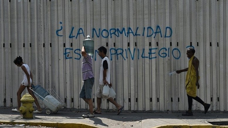 Venezuelanos ficam sem água após apagões; Maduro decreta racionamento de energia