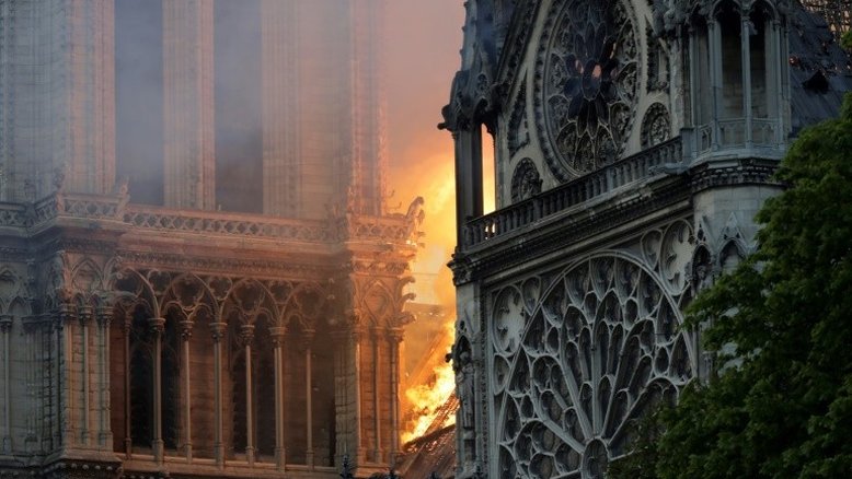 UNESCO se solidariza com a França por incêndio em Notre-Dama