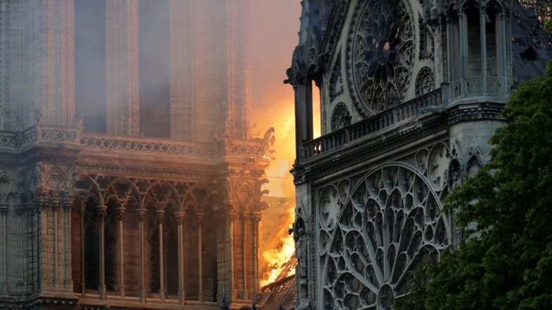 UNESCO se solidariza com a França por incêndio em Notre-Dama
