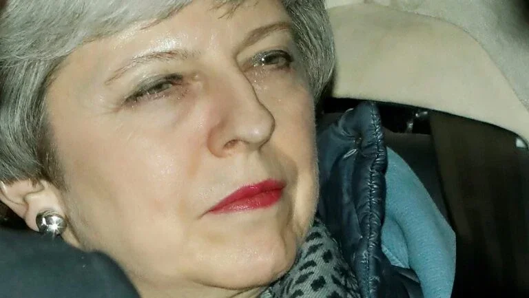 Londres luta contra o tempo e busca saída para bloqueio do Brexit