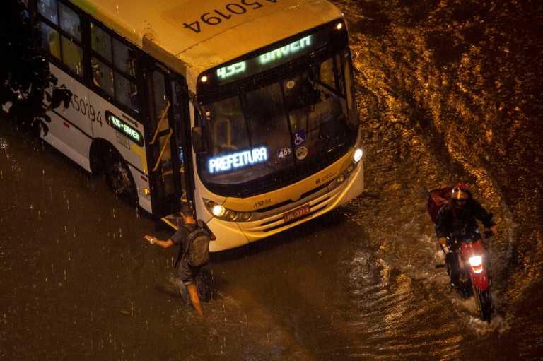 Chuva Forte Deixa Rio De Janeiro Em Estágio De Atenção IstoÉ Independente 