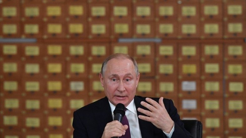 Putin simplifica concessão de nacionalidade russa a ucranianos separatistas