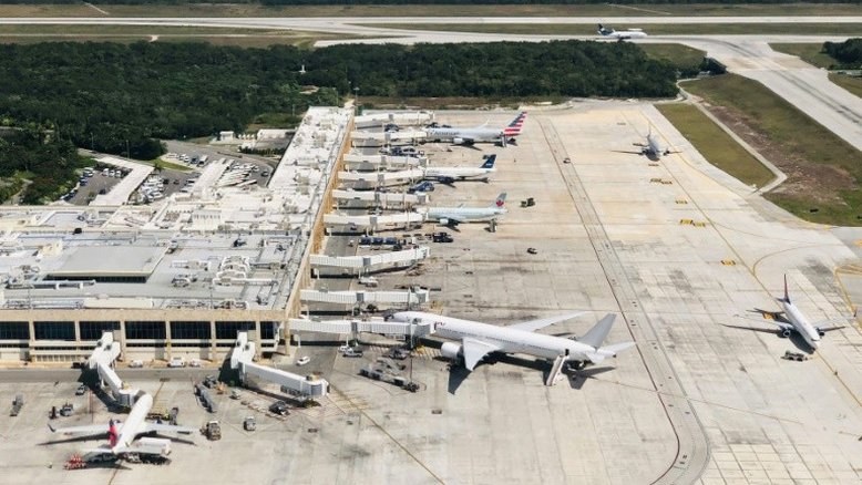 Ladrões roubam US$ 1 milhão em três minutos em pista de aeroporto no México