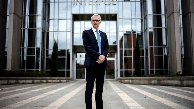 Interpol revê emissão de alertas para proteger dissidentes políticos