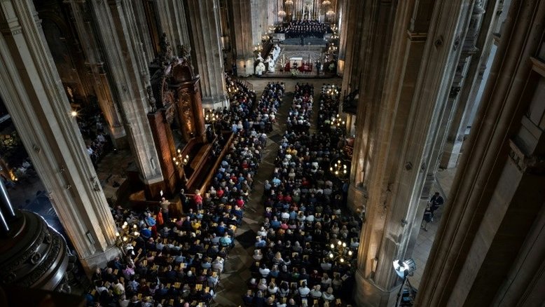 Em Paris, católicos rezam por 'renovação' na Páscoa, após incêndio de Notre-Dame