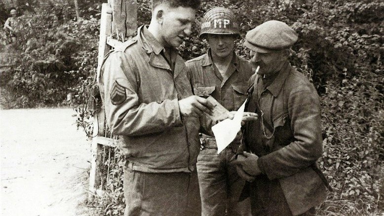 Veterano francês que participou no Desembarque da Normandia morre aos 98 anos