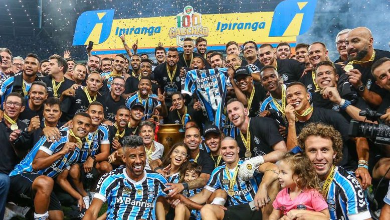 Com Paulo Victor decisivo, Grêmio bate Inter nos pênaltis e conquista o Gaúcho