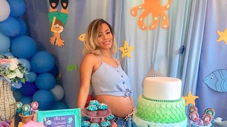Filha da atriz Juliana Diniz morre logo após nascimento
