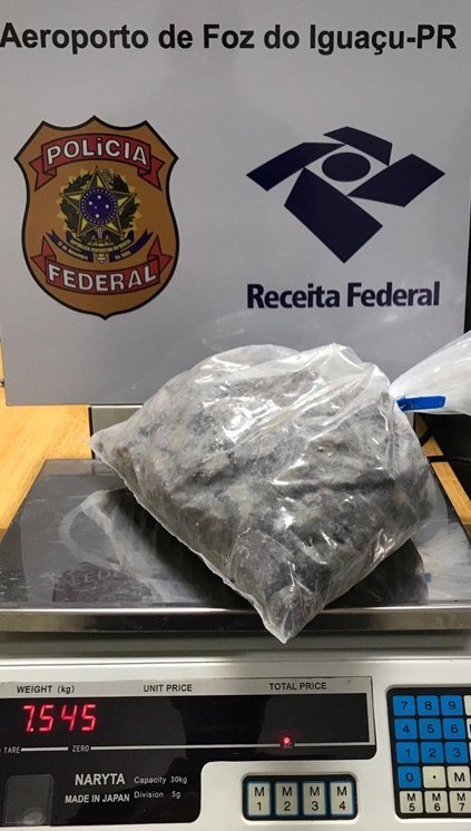 PF apreende R$ 14 milhões em rubis no aeroporto de Foz do Iguaçu