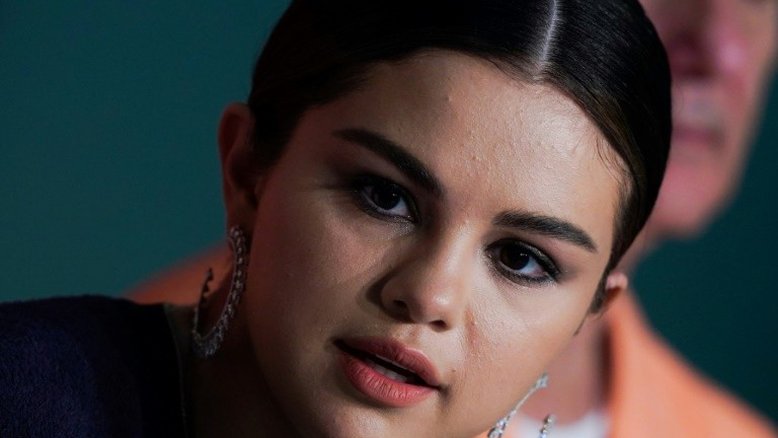 Cantora Selena Gomez se abre em novo disco: ‘Sofri abuso emocional’
