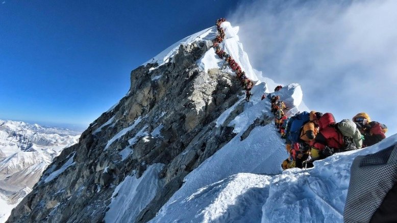 Superlotação provoca mais quatro mortes no Everest