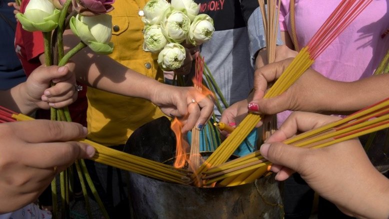 Onze barrigas de aluguel acusadas de tráfico de seres humanos são libertadas no Camboja