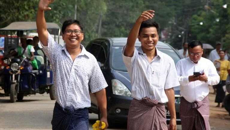 Myanmar anistia e liberta jornalistas da Reuters