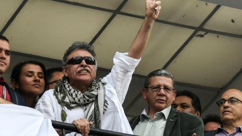 Ex-chefe das Farc com pedido de extradição dos EUA é solto na Colômbia