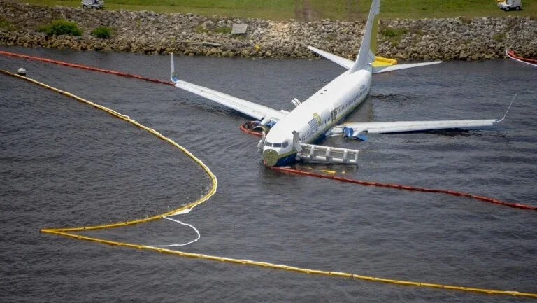 Avião da Boeing que foi parar em rio nos EUA teve falha