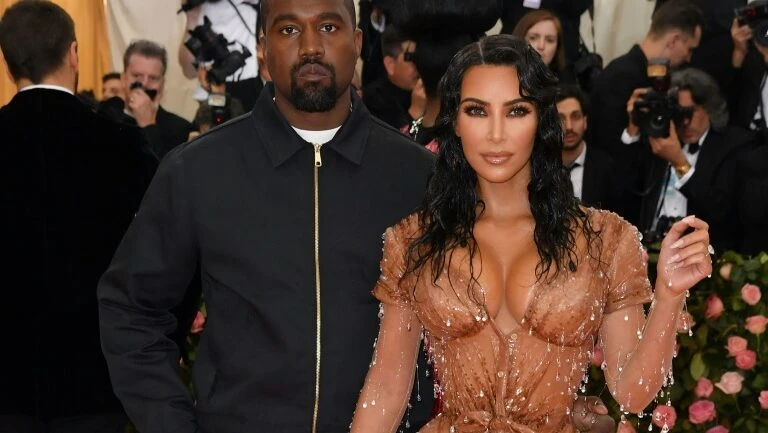 Kanye West posta foto de tomates para parabenizar Kim Kardashian