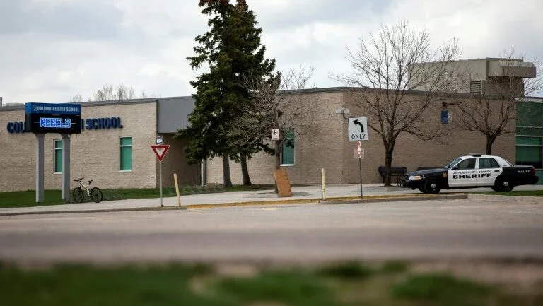 Tiroteio em escola do Colorado deixa um morto e vários feridos