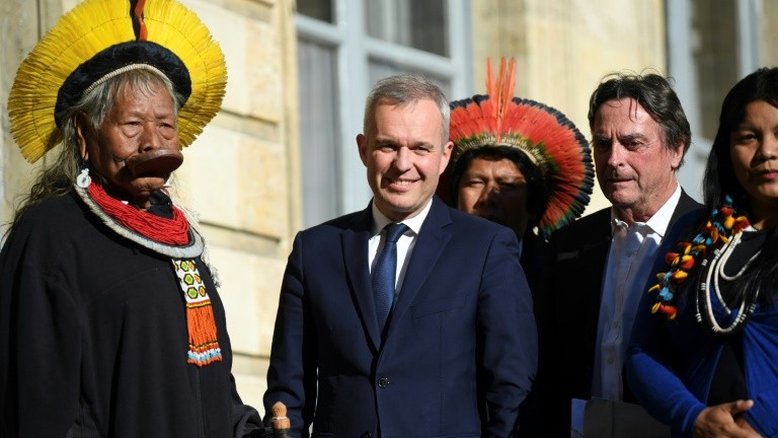 Líder indígena Raoni faz campanha pela Europa contra desmatamento na Amazônia