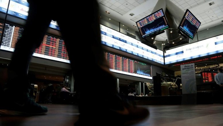 Dificuldades na economia derrubam mercados no Brasil