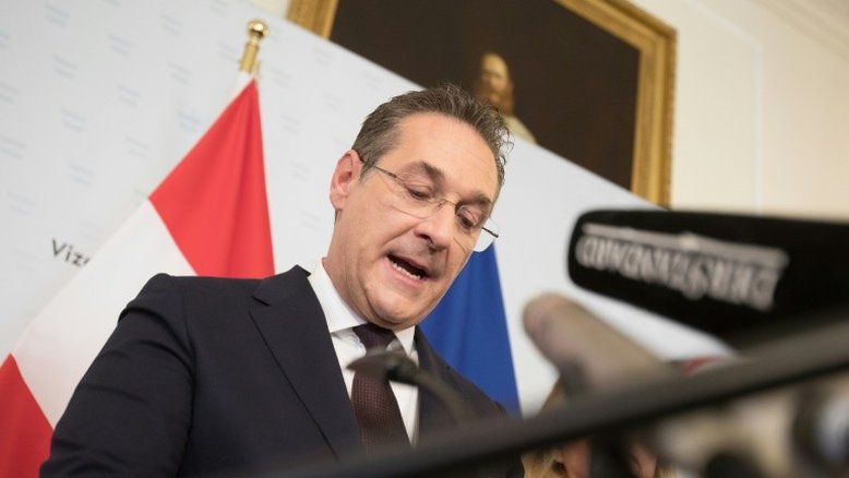 Ministros da extrema-direita vão abandonar governo após escândalo na Áustria