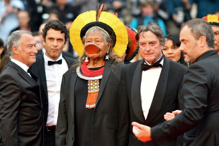 Líder indígena brasileiro Raoni vai ao tapete vermelho de Cannes