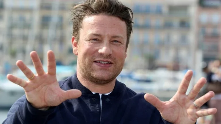 Restaurantes do famoso chef britânico Jamie Oliver entram em falência