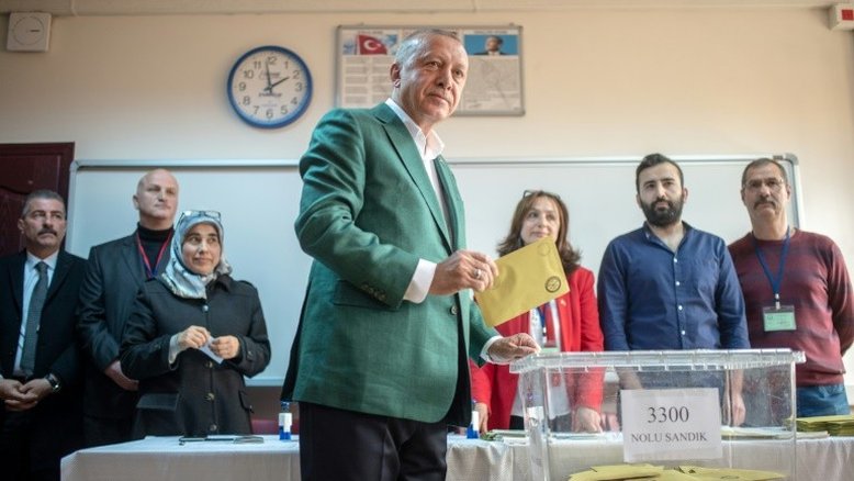 Autoridade eleitoral ordena nova eleição em Istambul; prefeito denuncia traição