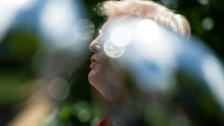 Trump concede polêmico indulto a ex-tenente condenado por matar iraquiano
