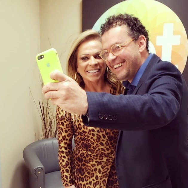 Christina Rocha tieta Fernando Rocha nos bastidores do SBT: "Adorei te conhecer"