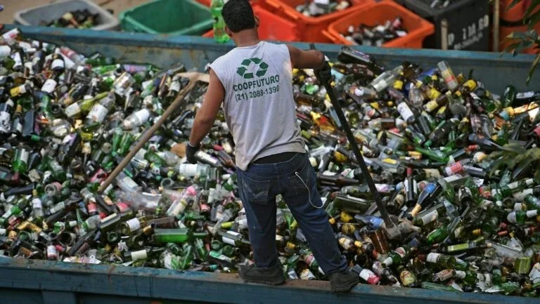 Brasil, um mau aluno da reciclagem de plástico