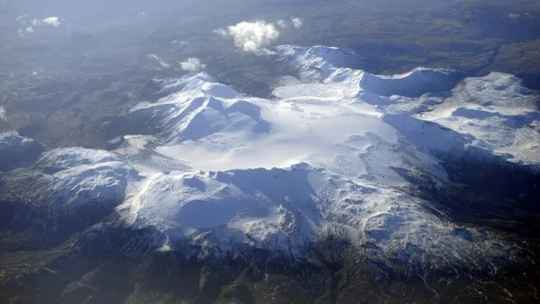 Na Islândia, o CO2 vira rocha para limpar a atmosfera
